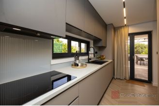 020 2022 417 Makarska Detached house with sea view for sale