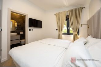 020 2022 417 Makarska Detached house with sea view for sale