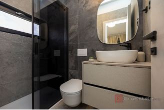 020 2022 417 Makarska Detached house with sea view for sale