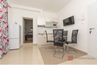 020 2047 14 Makarska Apartment house for sale