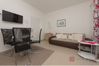 020 2047 14 Makarska Apartment house for sale