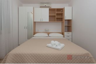 020 2047 14 Makarska Apartment house for sale