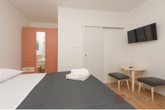 020 2047 14 Makarska Apartment house for sale