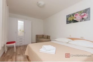 020 2047 14 Makarska Apartment house for sale