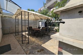 020 2047 14 Makarska Apartment house for sale