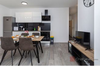 013 2045 20 split center two apartment units for sale