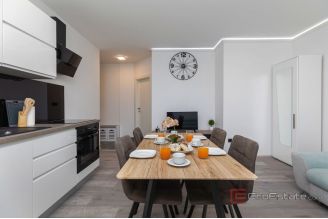 013 2045 20 split center two apartment units for sale