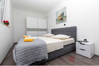 013 2045 20 split center two apartment units for sale