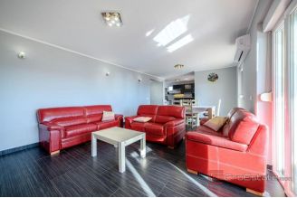 009 2043 120 Primosten house in first row to the sea for sale