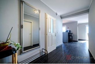 009 2043 120 Primosten house in first row to the sea for sale