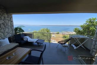 012 2041 82 Pasman House in the first row to the sea for sale