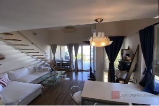 012 2041 82 Pasman House in the first row to the sea for sale