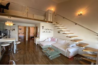 012 2041 82 Pasman House in the first row to the sea for sale