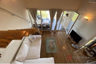 012 2041 82 Pasman House in the first row to the sea for sale