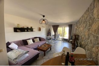 012 2041 82 Pasman House in the first row to the sea for sale