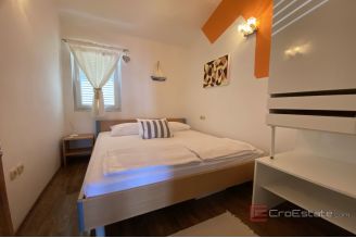 012 2041 82 Pasman House in the first row to the sea for sale