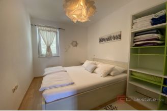 012 2041 82 Pasman House in the first row to the sea for sale