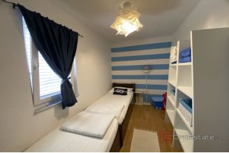 012 2041 82 Pasman House in the first row to the sea for sale