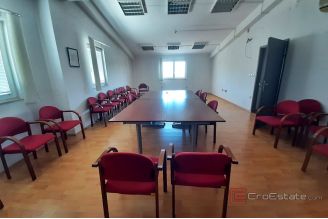 007 2016 616 Split area production storage office space for rent