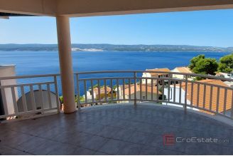 015 2026 110 Omis Hotel with sea view for sale