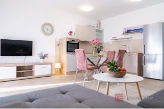 012 2036 106 Split area beautiful sunny apartment for rent