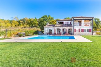 017 1024 07 Pazin Indigenous stone house with swimming pool for sale
