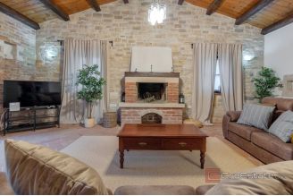 017 1024 07 Pazin Indigenous stone house with swimming pool for sale