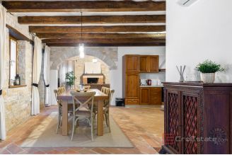 017 1024 07 Pazin Indigenous stone house with swimming pool for sale