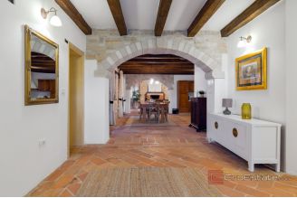 017 1024 07 Pazin Indigenous stone house with swimming pool for sale