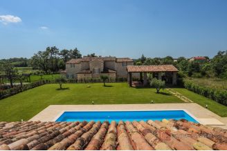 017 1024 07 Pazin Indigenous stone house with swimming pool for sale