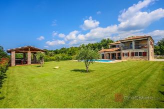 017 1024 07 Pazin Indigenous stone house with swimming pool for sale