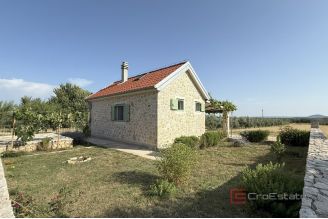 010 2046 15 near zadar stone house on a spacious plot for sale