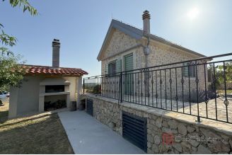 010 2046 15 near zadar stone house on a spacious plot for sale
