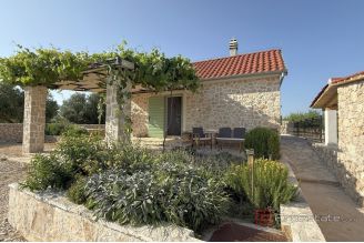 010 2046 15 near zadar stone house on a spacious plot for sale