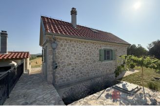 010 2046 15 near zadar stone house on a spacious plot for sale