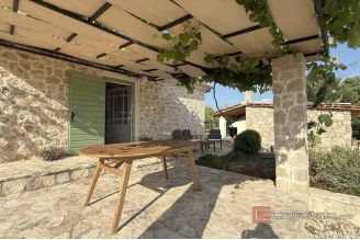 010 2046 15 near zadar stone house on a spacious plot for sale