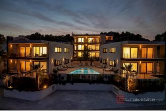 017 2048 17 Hvar Apartment in the first row to the sea for sale