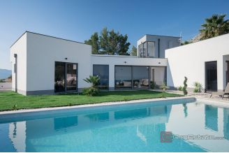 012 5310 30 Split Area Detached house with panoramic sea view for sale