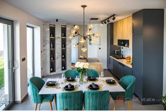012 5310 30 Split Area Detached house with panoramic sea view for sale