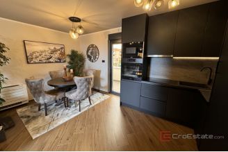 016 2036 107 Split area Three bedroom penthouse with a sea view for sale