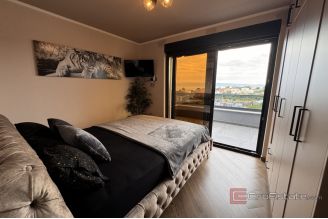 016 2036 107 Split area Three bedroom penthouse with a sea view for sale