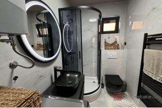 016 2036 107 Split area Three bedroom penthouse with a sea view for sale