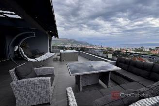 016 2036 107 Split area Three bedroom penthouse with a sea view for sale