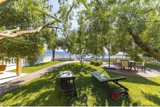 020 2021 390 zadar house in first row to the sea for sale