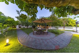 020 2021 390 zadar house in first row to the sea for sale