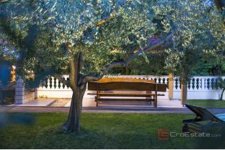 020 2021 390 zadar house in first row to the sea for sale