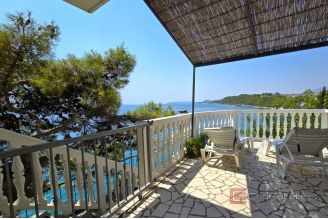 012 2029 79 Split area Semi detached house first row to the sea for sale