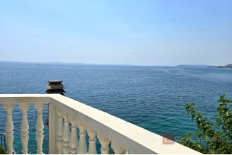 012 2029 79 Split area Semi detached house first row to the sea for sale