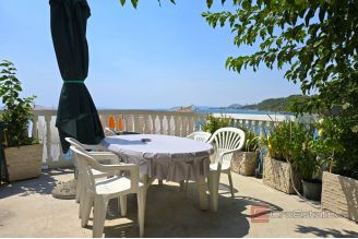 012 2029 79 Split area Semi detached house first row to the sea for sale