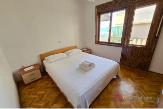 012 2029 79 Split area Semi detached house first row to the sea for sale